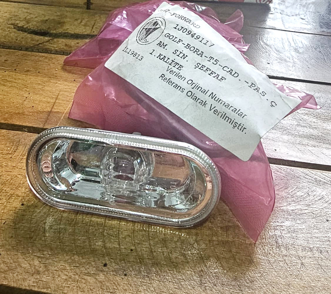 Bora Çamurluk Sinyali Takımı Şeffaf 1. Kalite 1J0949117